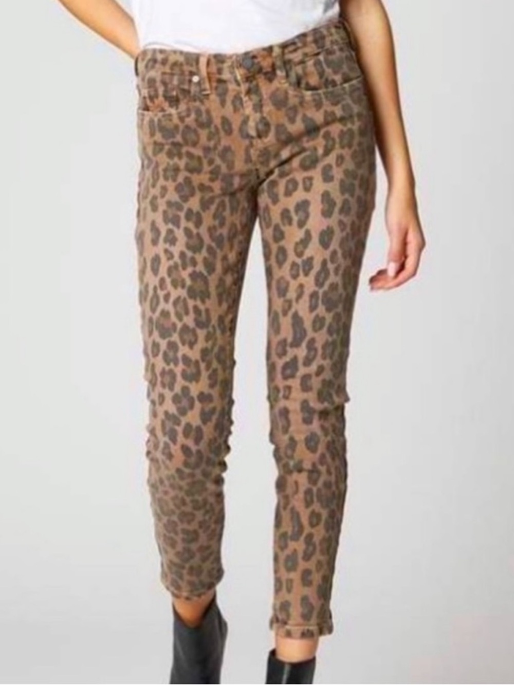 Blank NYC The Reade Crop Skinny
Leopard Jeans size 31